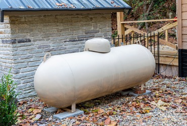 A propane tank sits in a backyard, waiting for a delivery from a Propane Company im Tazewell County IL